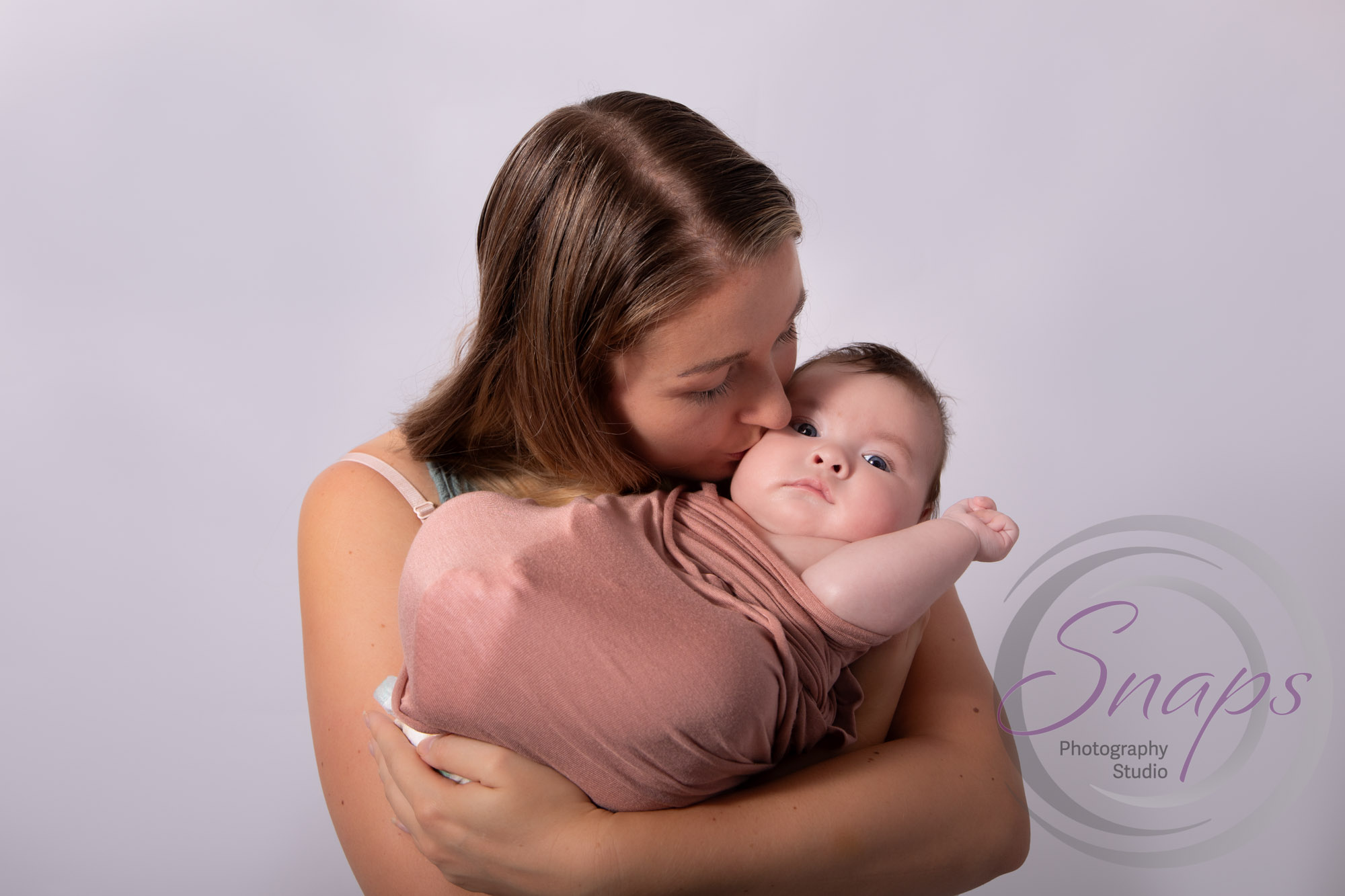 mummy kissing baby in photoshoot in Nailsworth